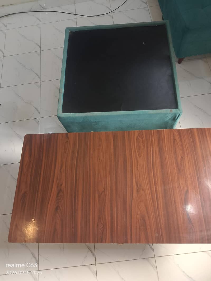 2 tables condition 10/10 4