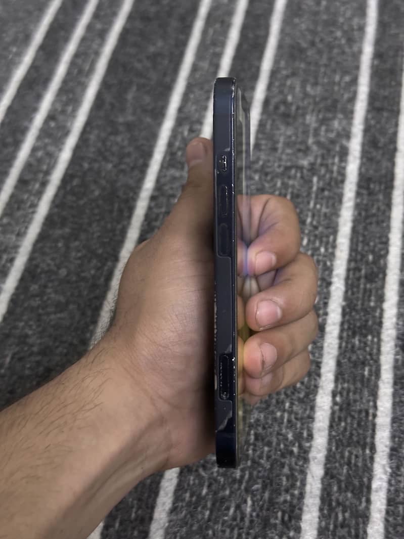 Apple iPhone 13 4