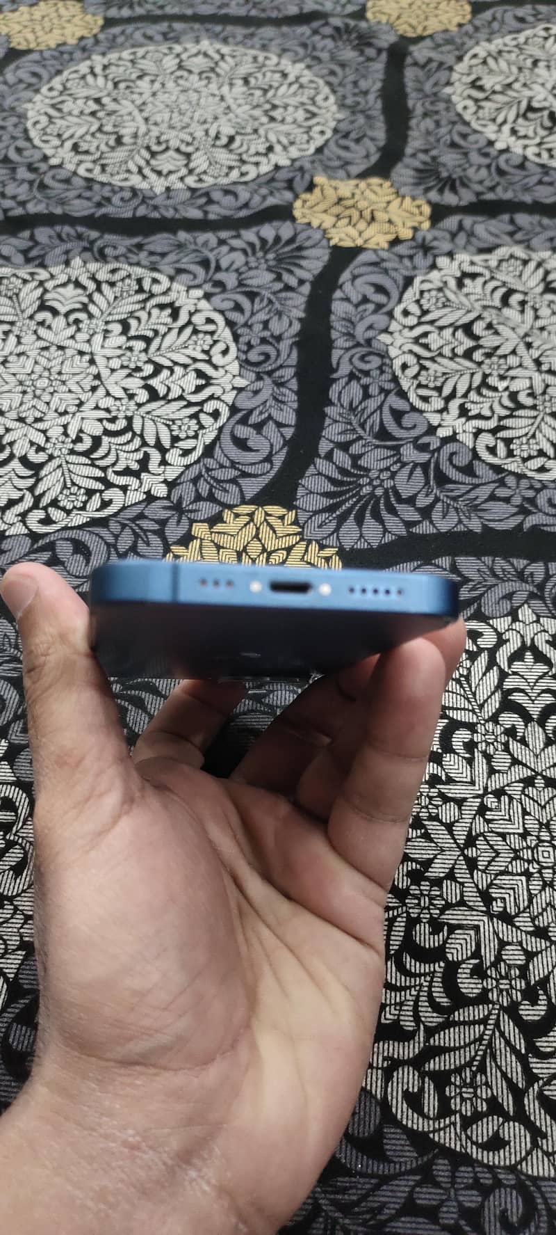 Apple iPhone 13 5