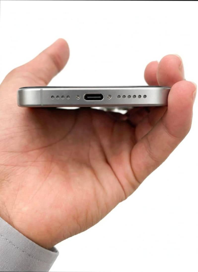 Apple iPhone 15 Pro Max 3