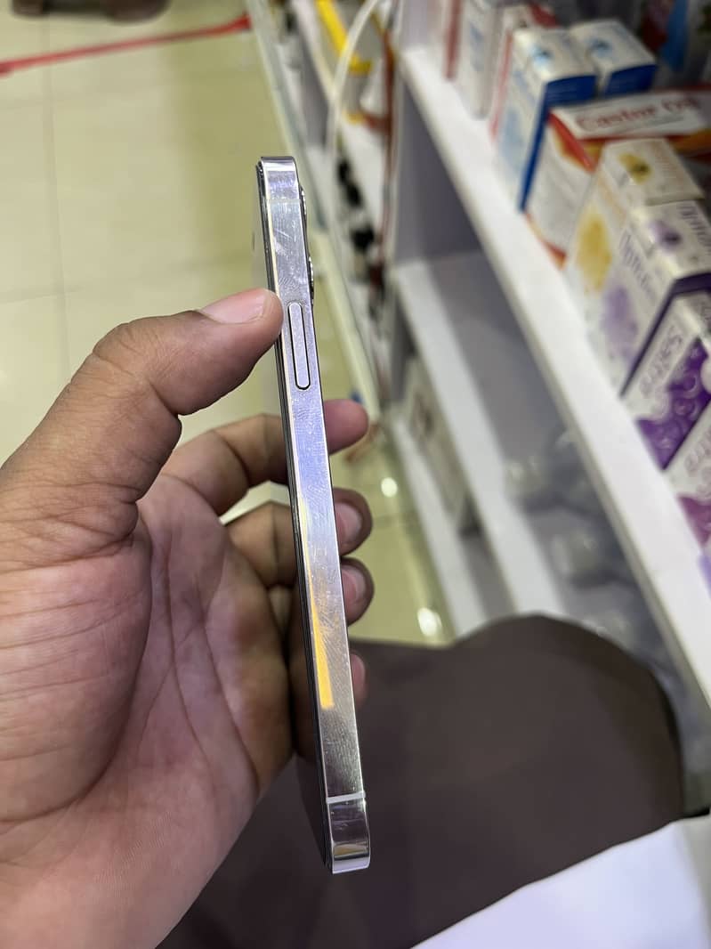 Apple iPhone 12 Pro 4