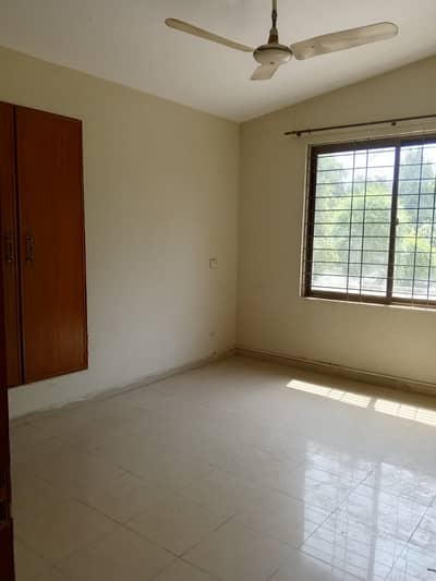 1 Kanal Upper Portion Independent Available For Rent In Main Cantt.