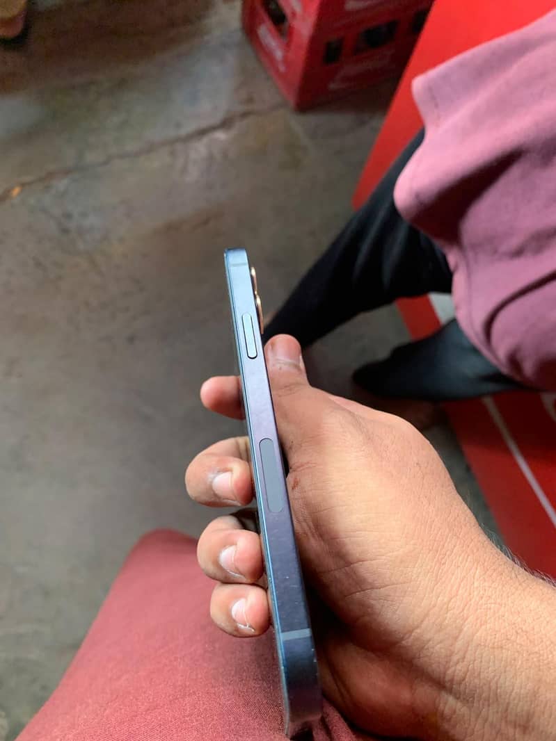 iPhone 12 3
