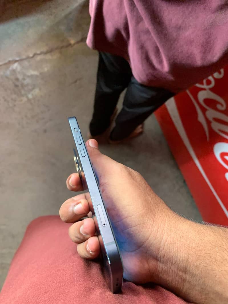 iPhone 12 4