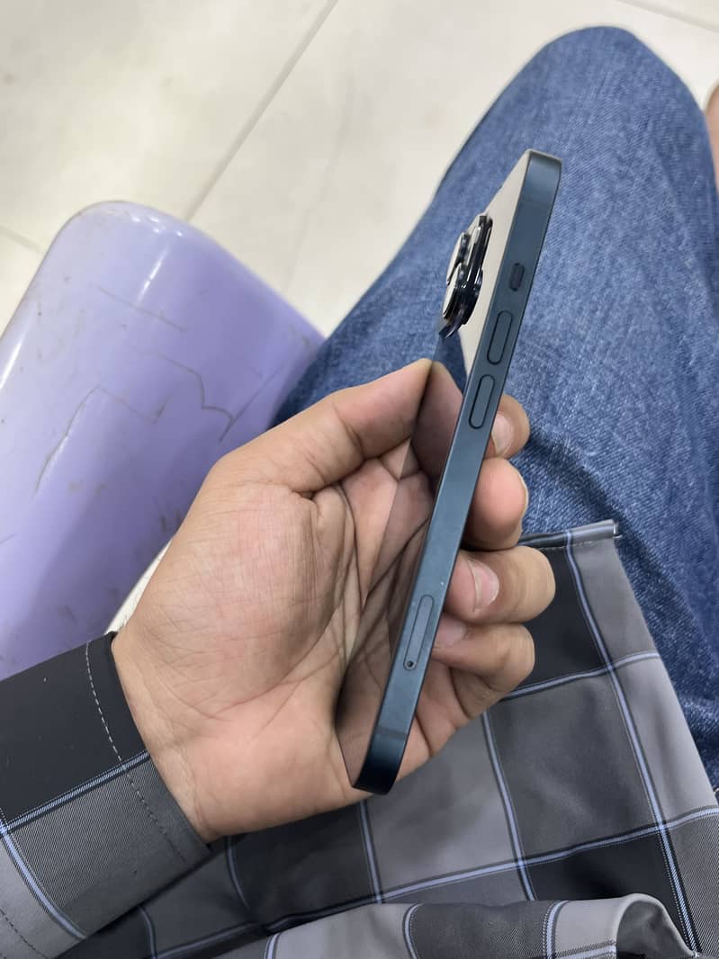 Apple iPhone 14 3