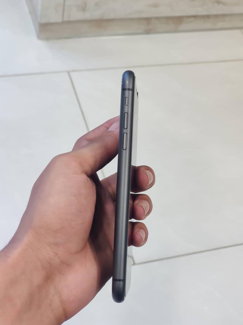 Apple iPhone 11 3