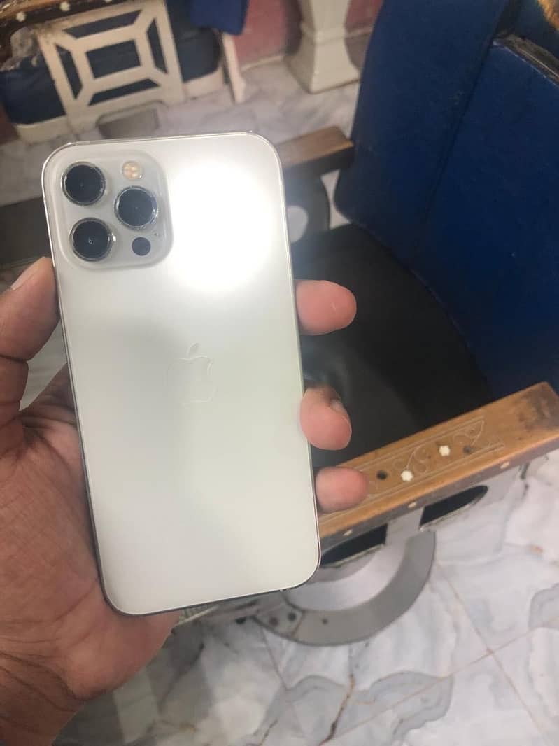 Apple iPhone 12 Pro Max 4