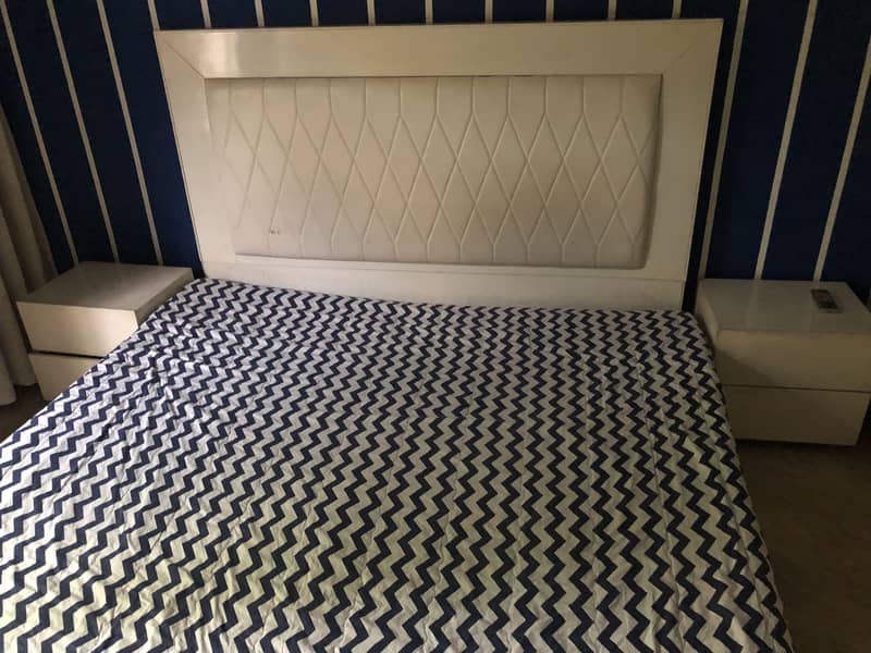 Bed Set with side tables 0