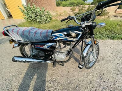 Honda CG 125 Black 2025 August showroom Condition
