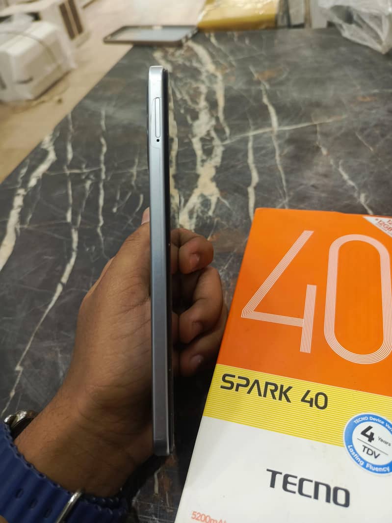 Tecno Spark 40 4