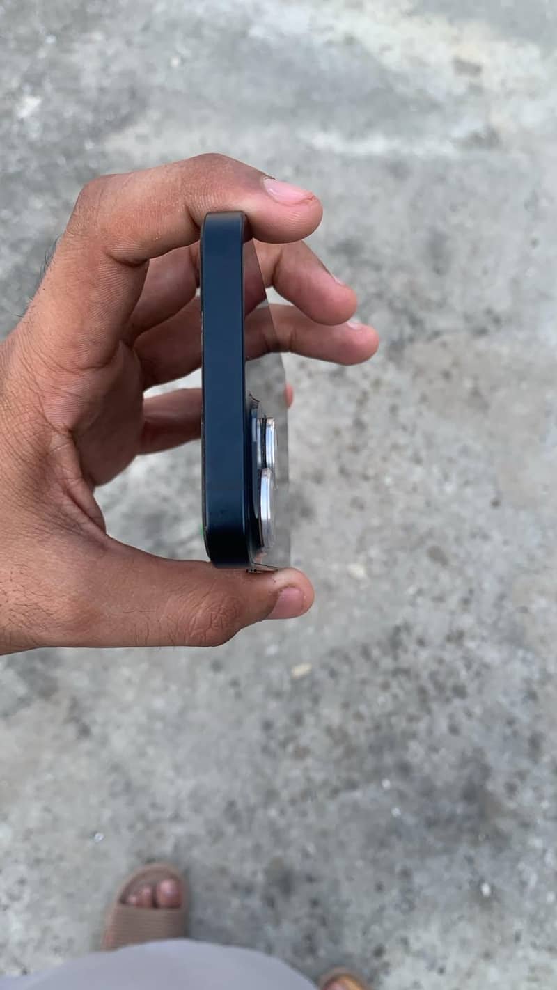 Apple iPhone 14 3
