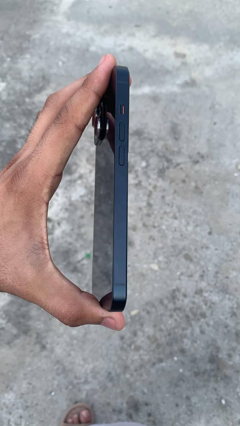 Apple iPhone 14 4