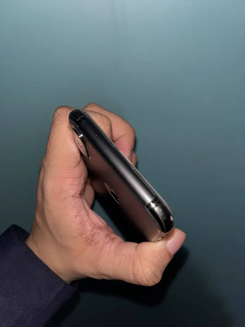 Apple iPhone X 4