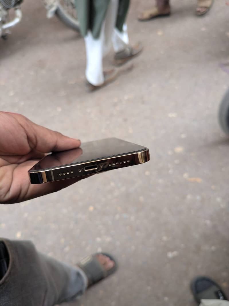 Apple iPhone 13 Pro Max 8