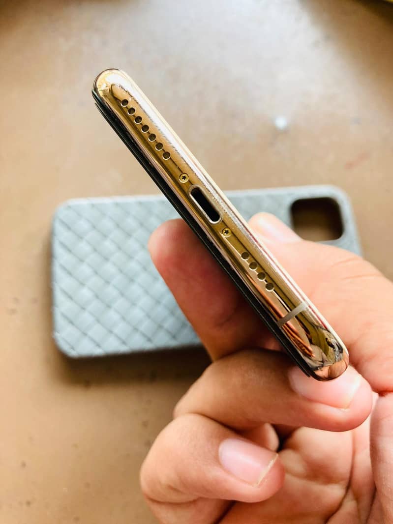 Apple iPhone 11 Pro Max 1
