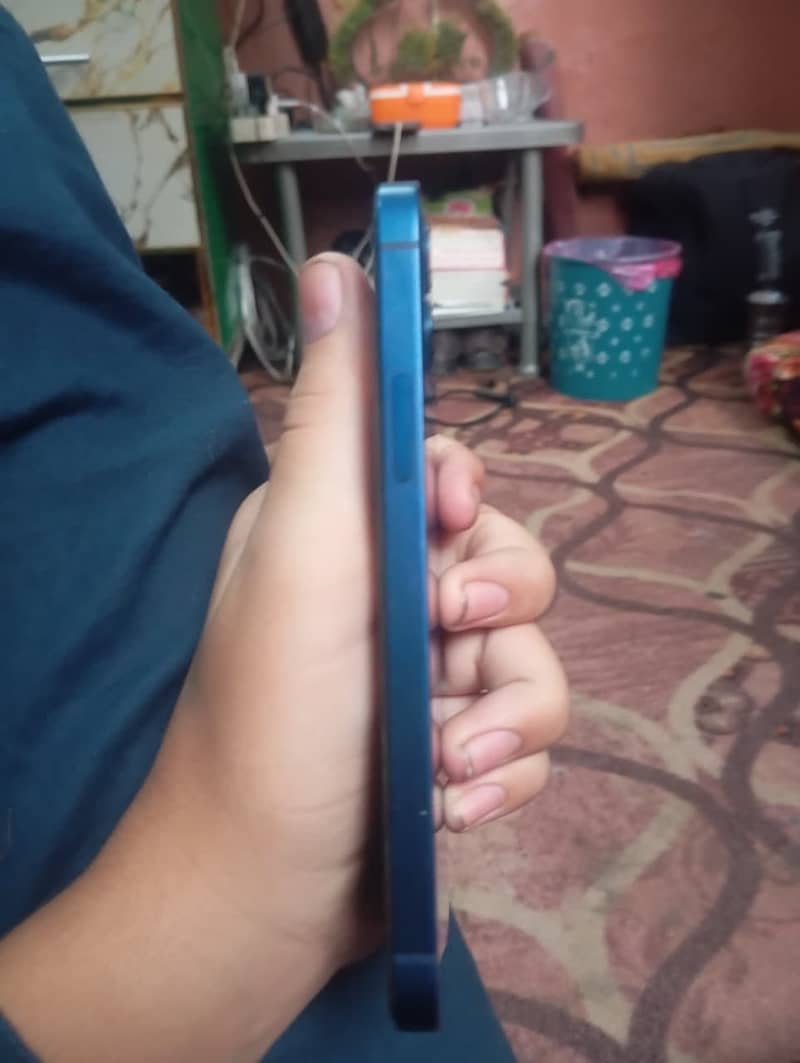 Apple iPhone 12 3