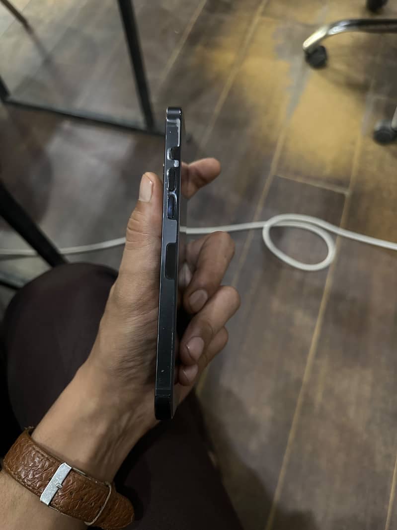 Apple iPhone 14 Pro Max 1