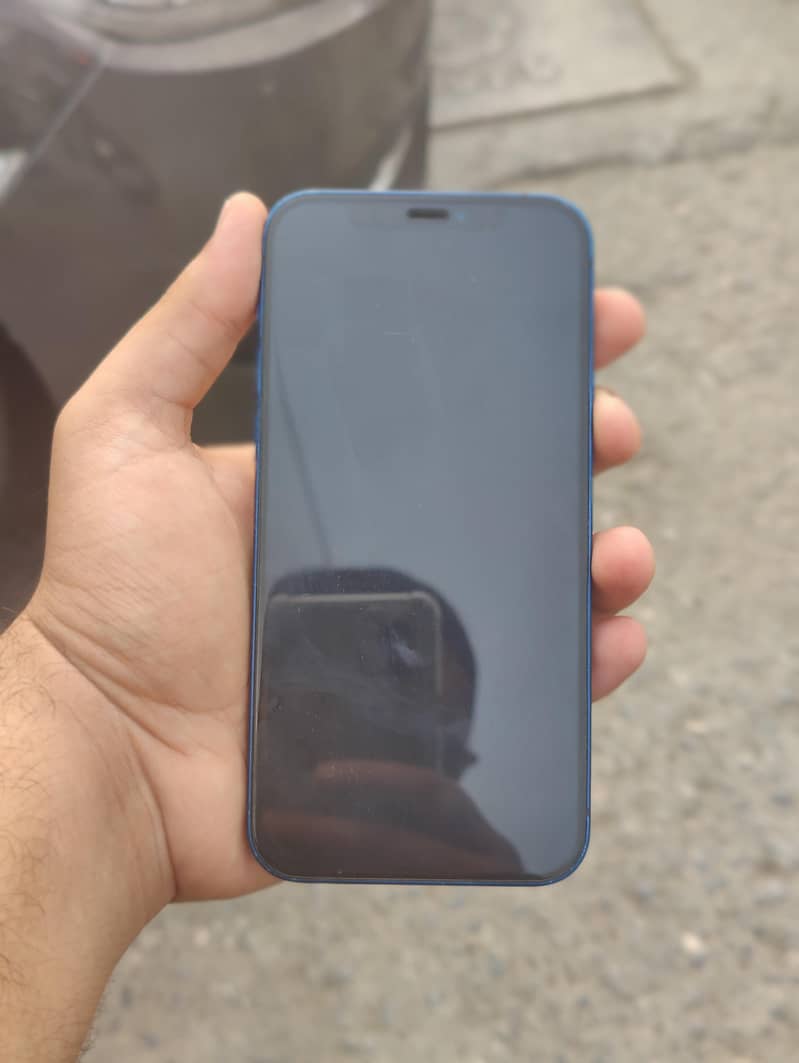 Apple iPhone 12 4