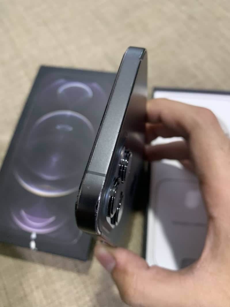 Apple iPhone 12 Pro Max 4