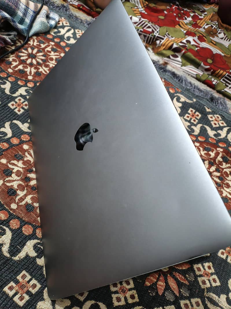 MacBook pro 2019 13inch 0