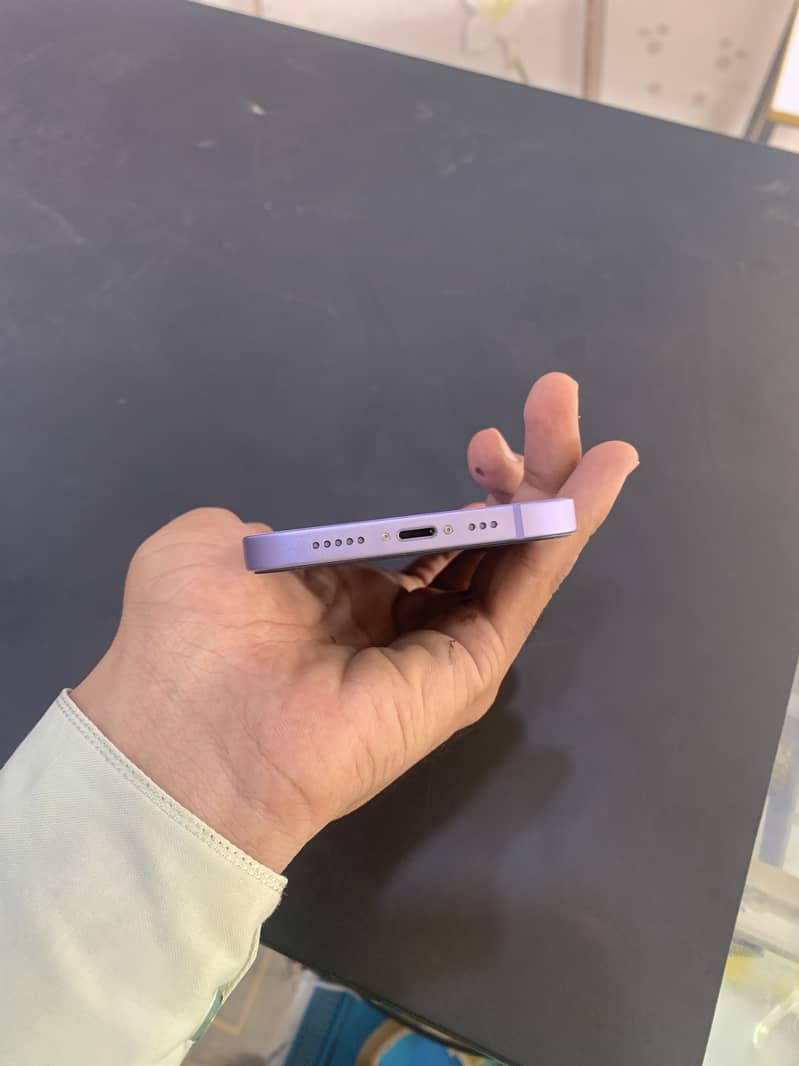 Apple iPhone 12 4
