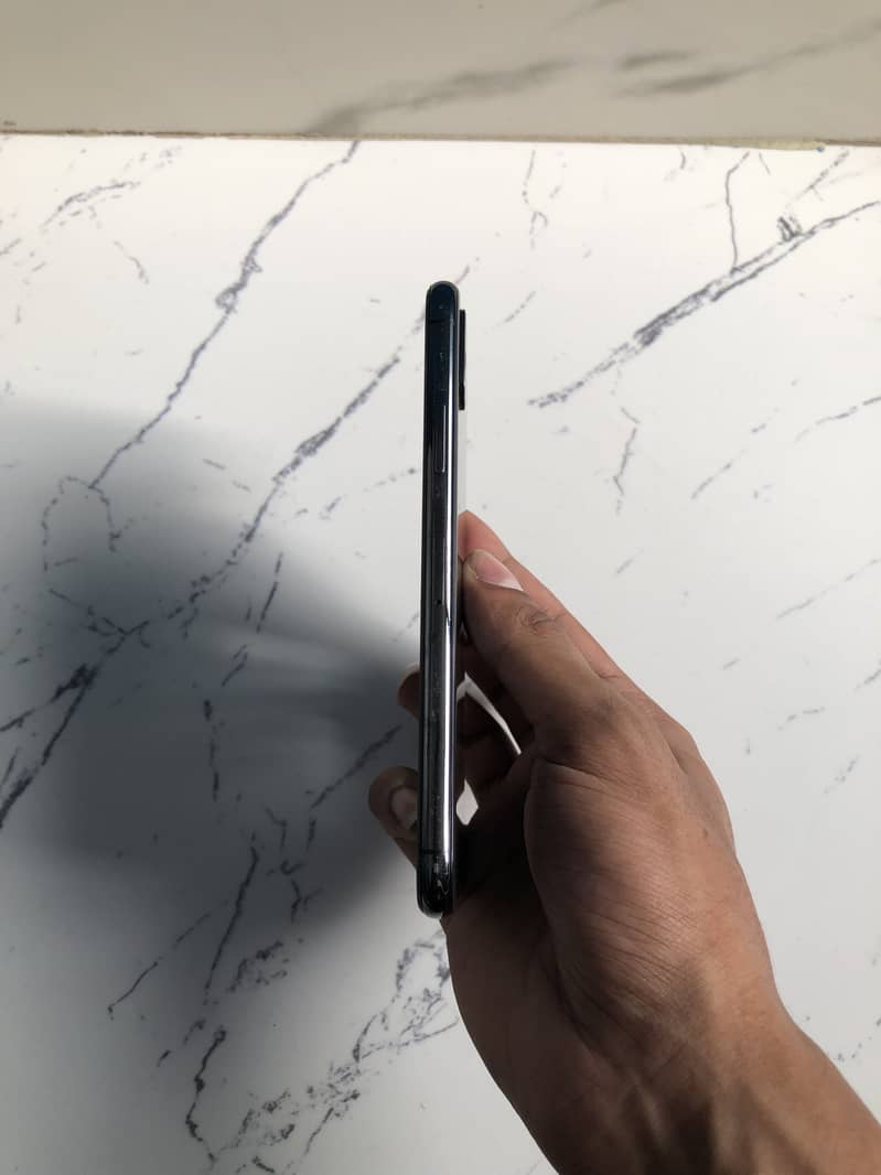 Apple iPhone X 4