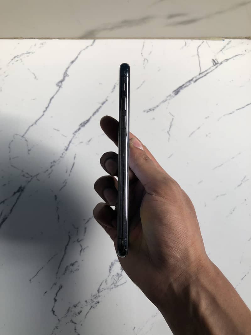 Apple iPhone X 5