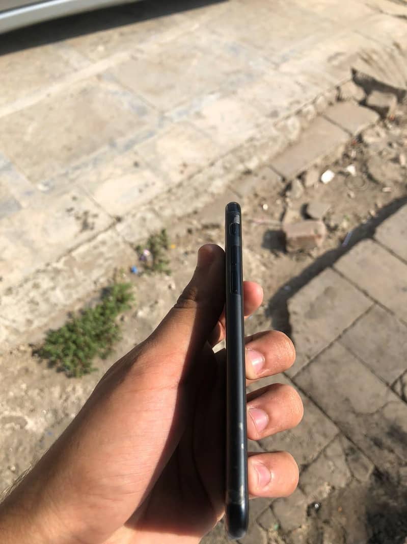 Apple iPhone SE 3rd generation 1