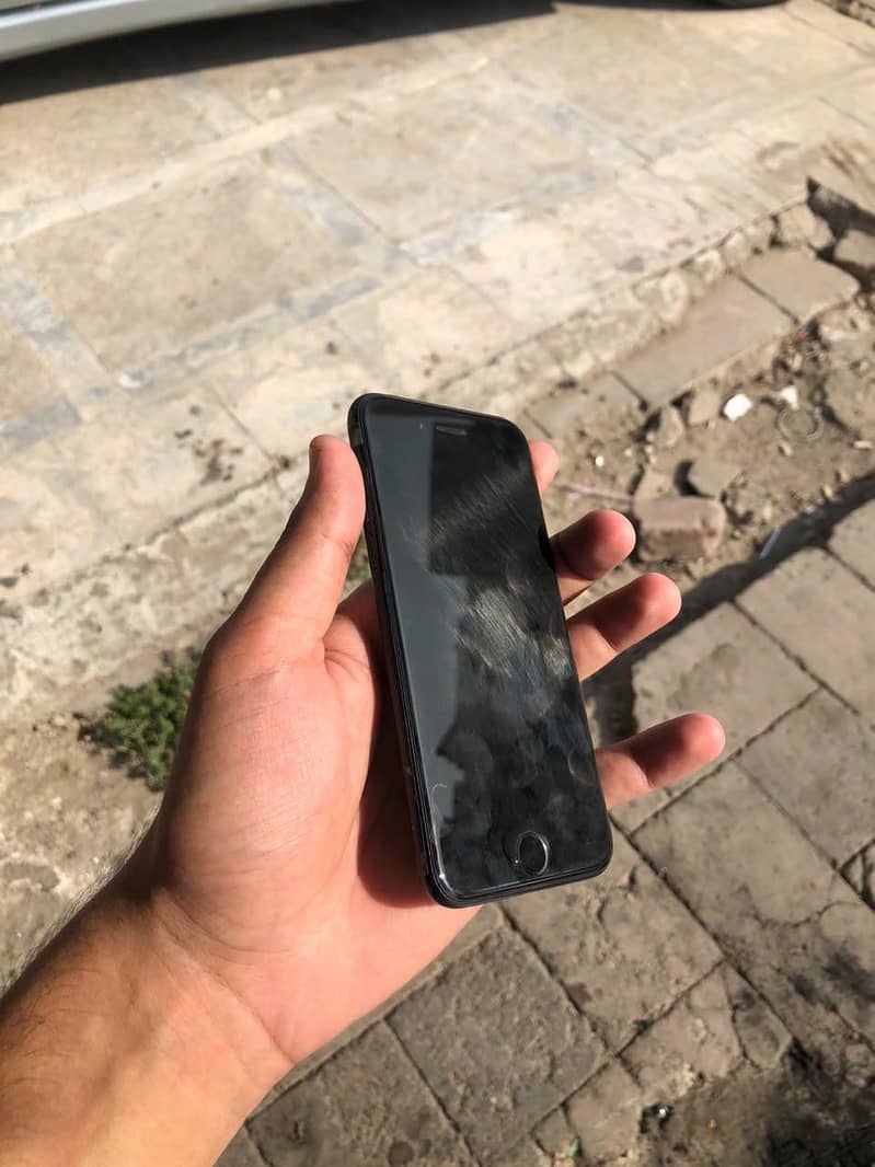 Apple iPhone SE 3rd generation 4