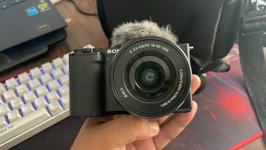 SONY ZV-E10 + 16-50mm KIT LENS - LIKE NEW