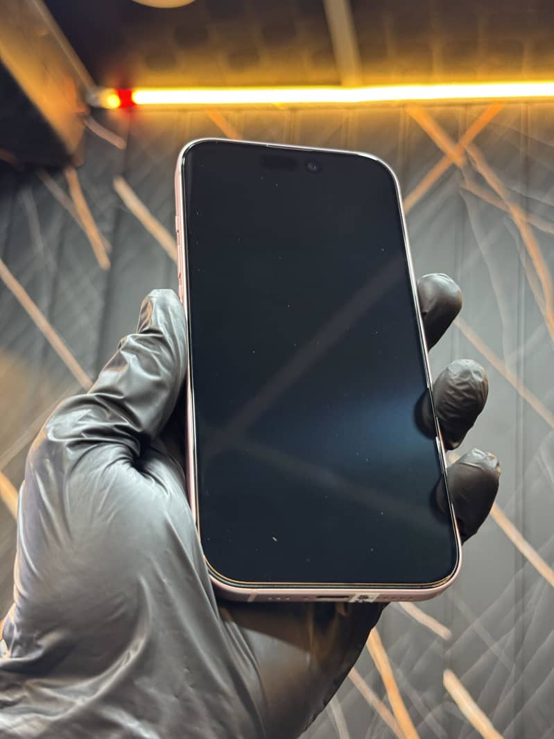 Apple iPhone 15 4