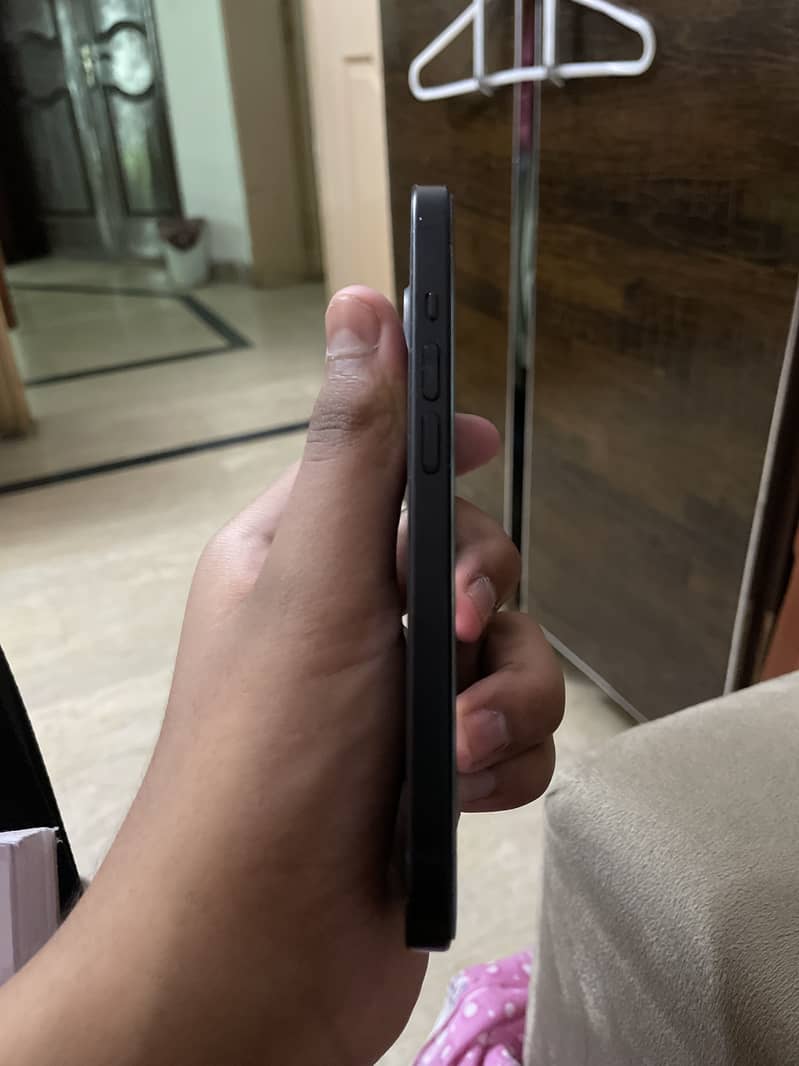 Apple iPhone 15 3