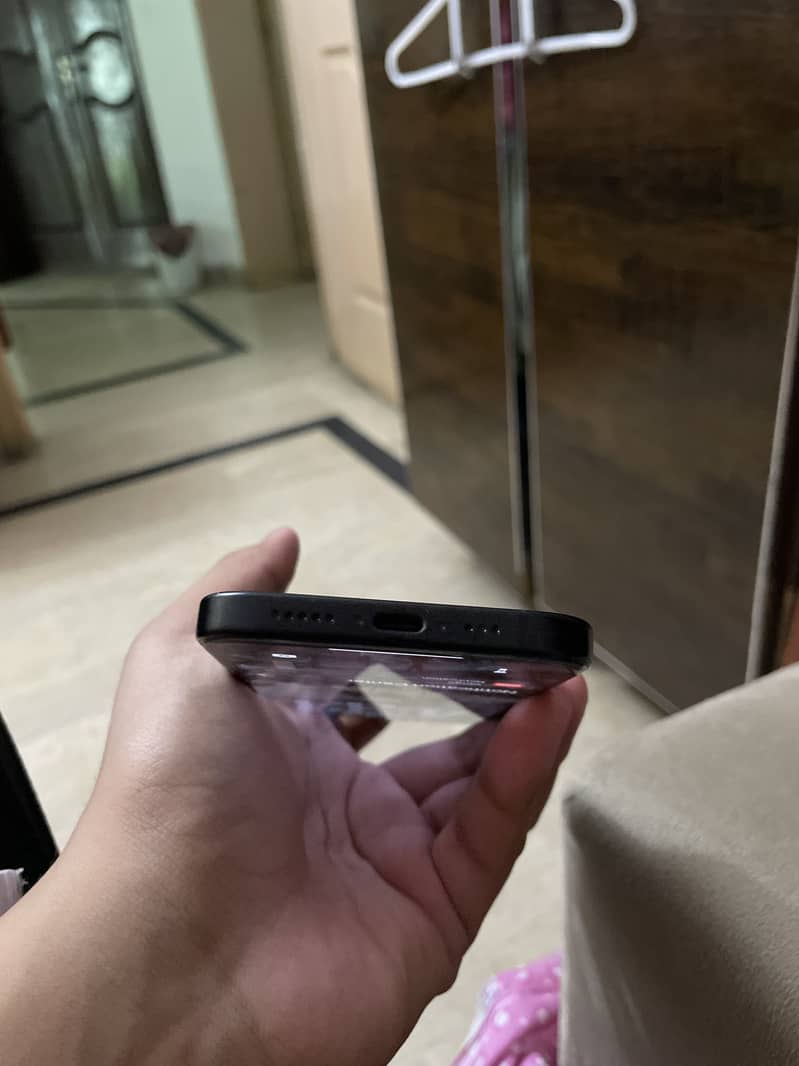 Apple iPhone 15 4