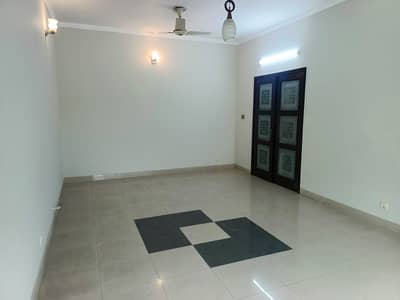 10 Marla 3bed House is available for sale in Askari xi Lahore