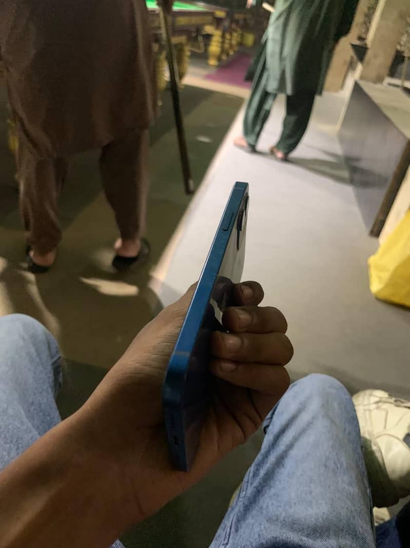 Apple iPhone 12 2