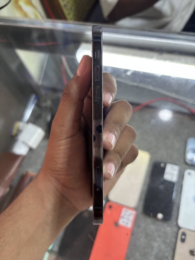 Apple iPhone 12 Pro 2