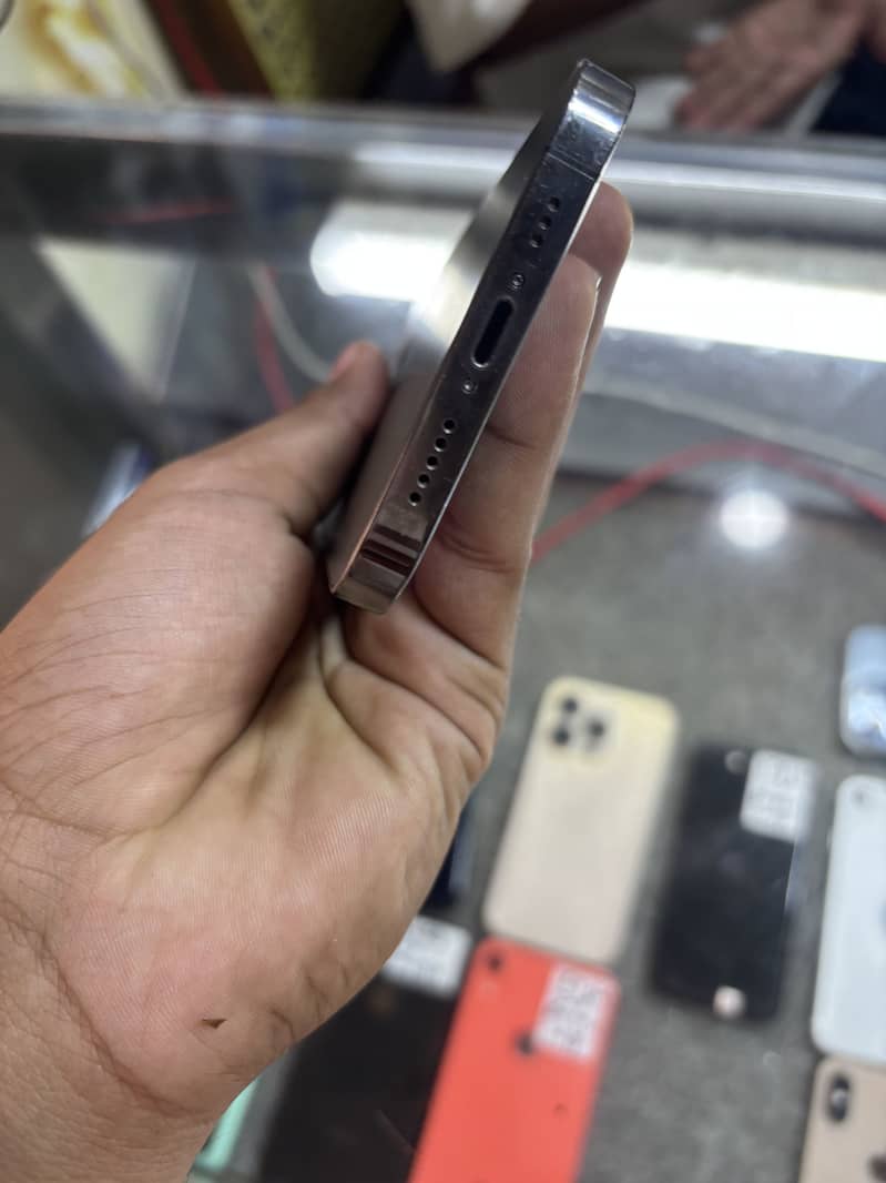 Apple iPhone 12 Pro 4