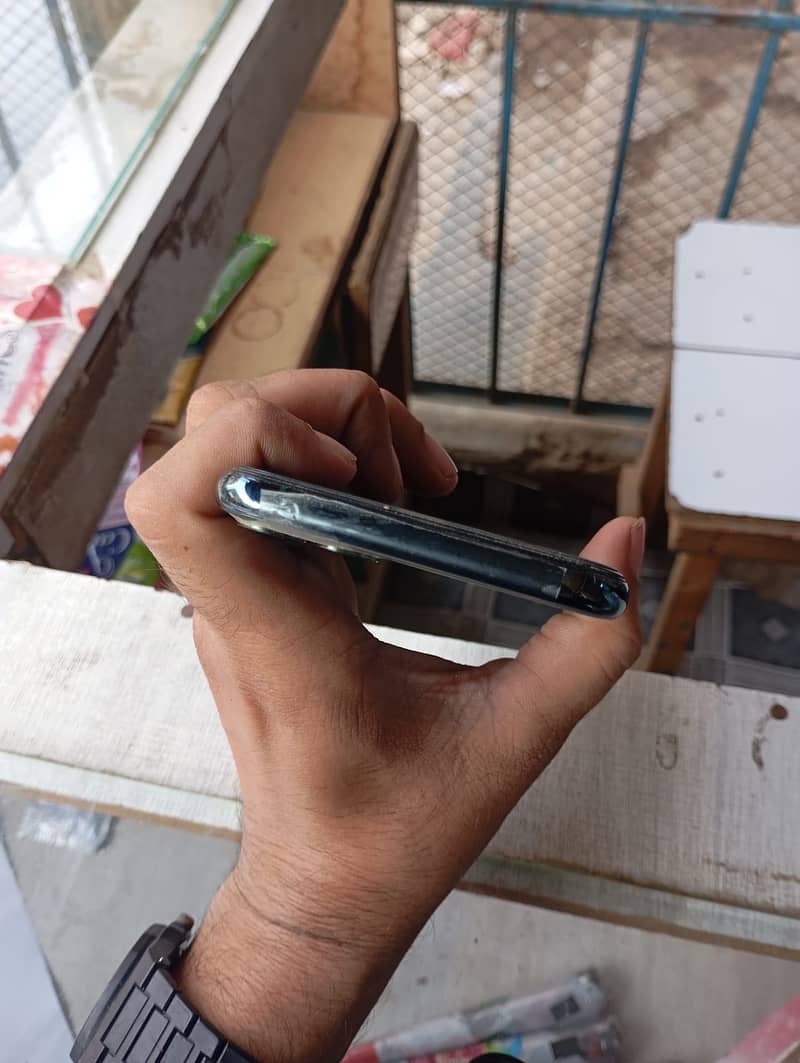 Apple iPhone 11 Pro Max 3