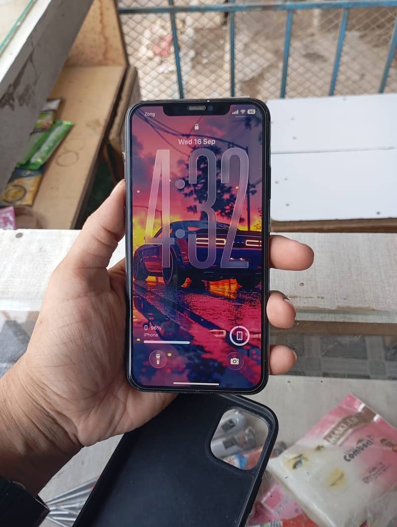 Apple iPhone 11 Pro Max 4