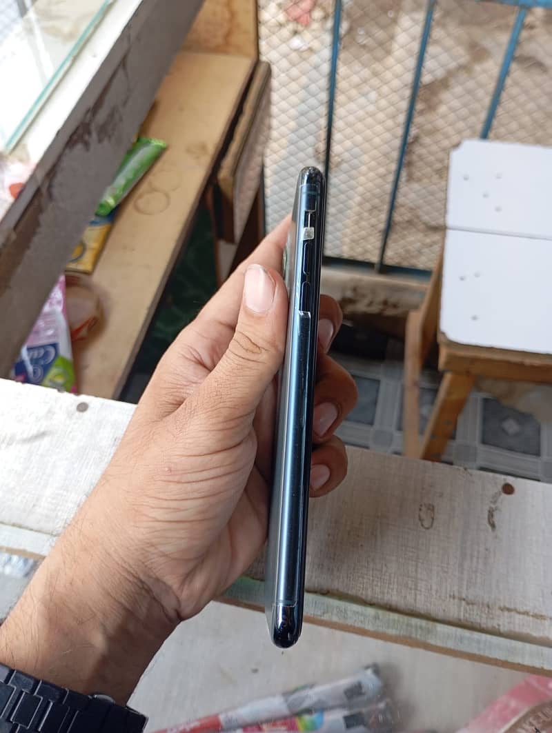 Apple iPhone 11 Pro Max 7