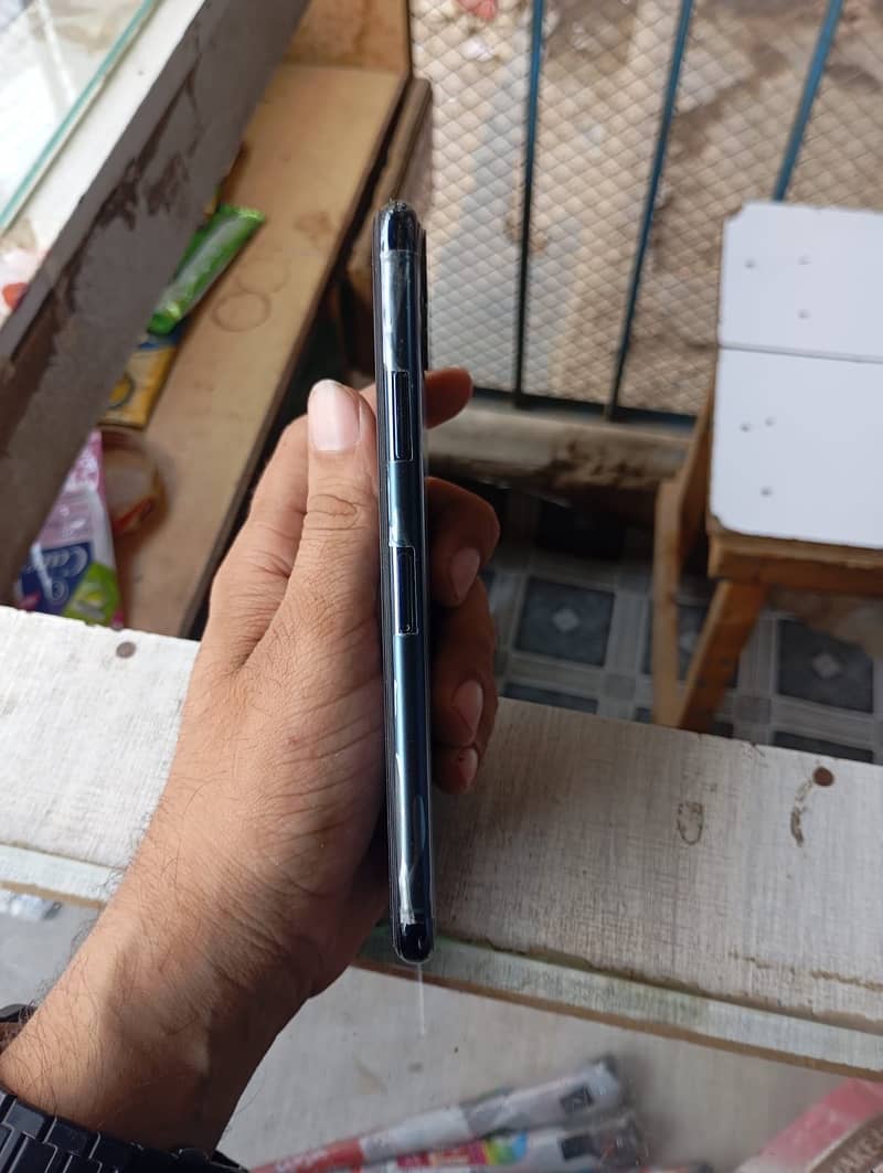 Apple iPhone 11 Pro Max 9