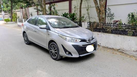 Toyota Yaris Ativ 1.3 2021 silver