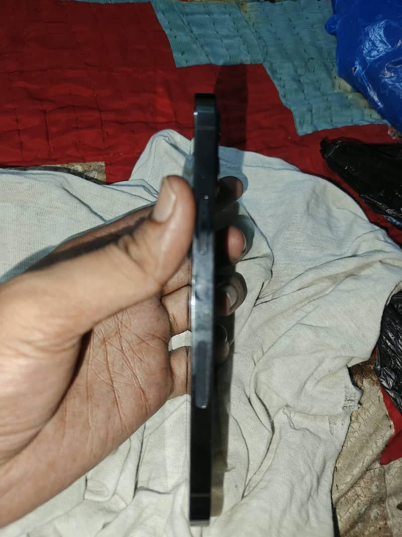 Apple iPhone 12 Pro 3