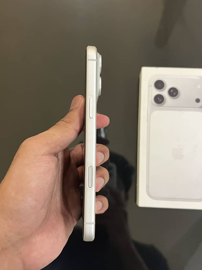 Apple iPhone 17 Pro Max 3