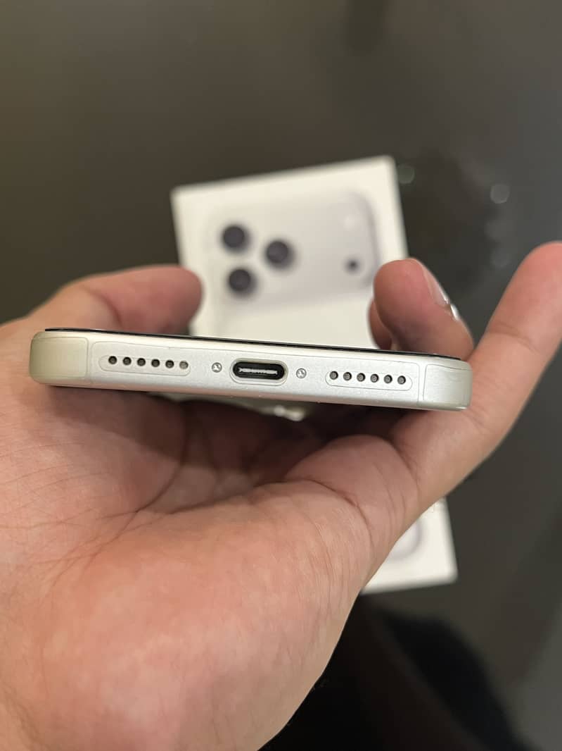 Apple iPhone 17 Pro Max 5