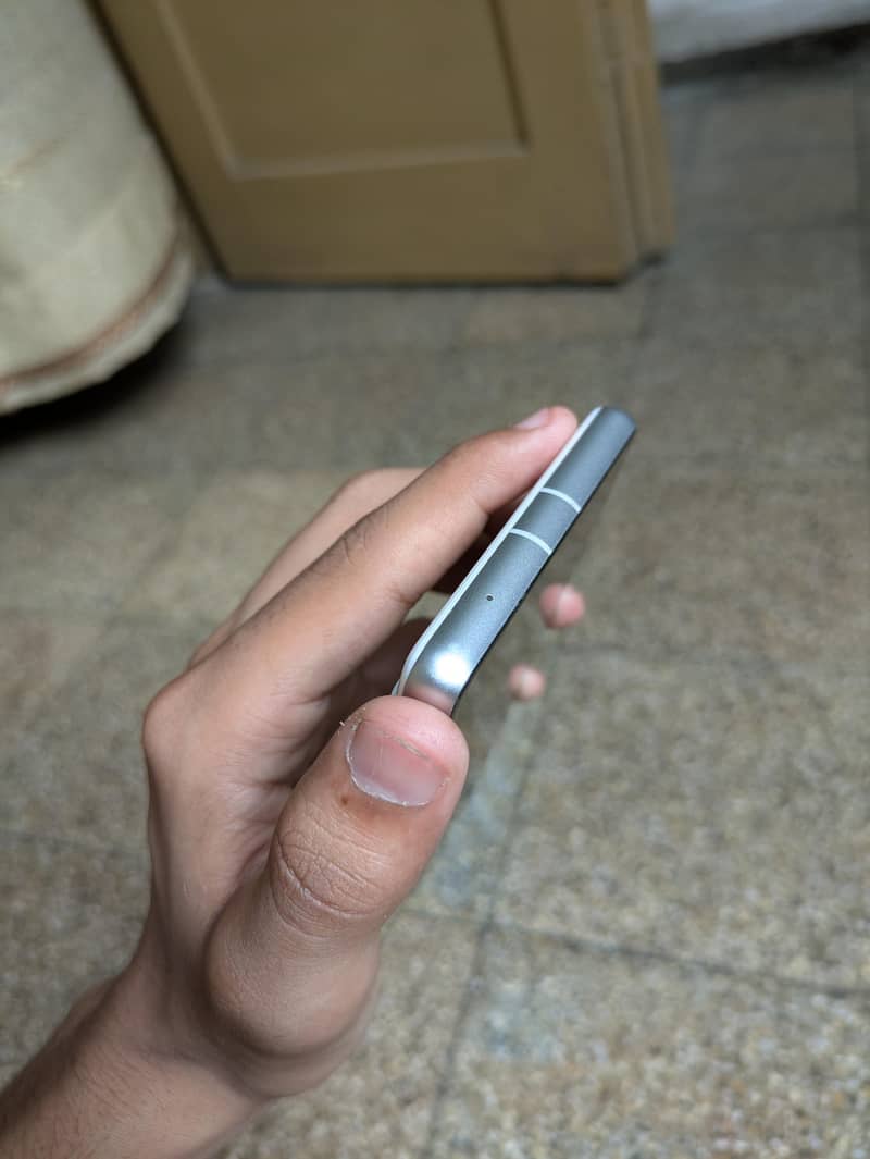 Google Pixel 7a 5