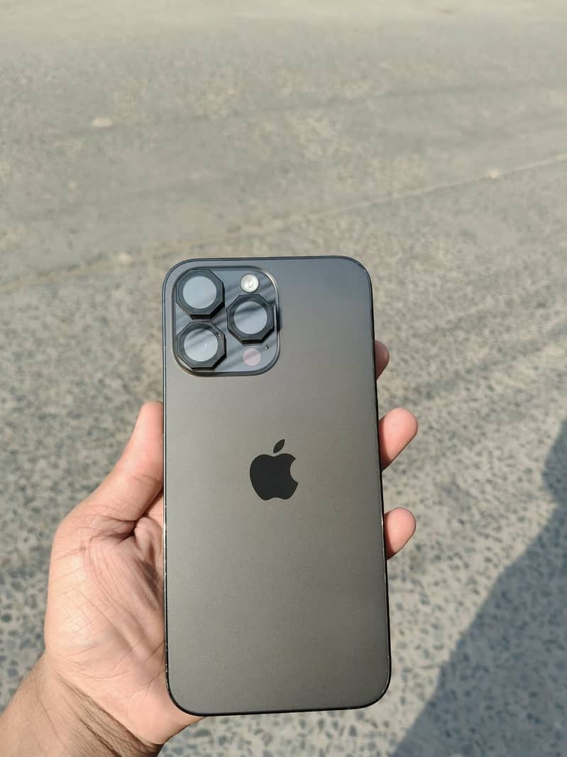Apple iPhone 14 Pro Max 1