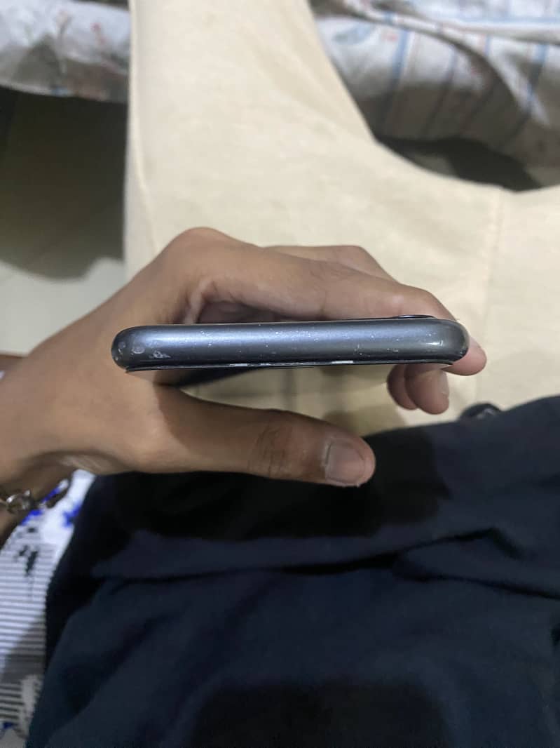Apple iPhone 11 7
