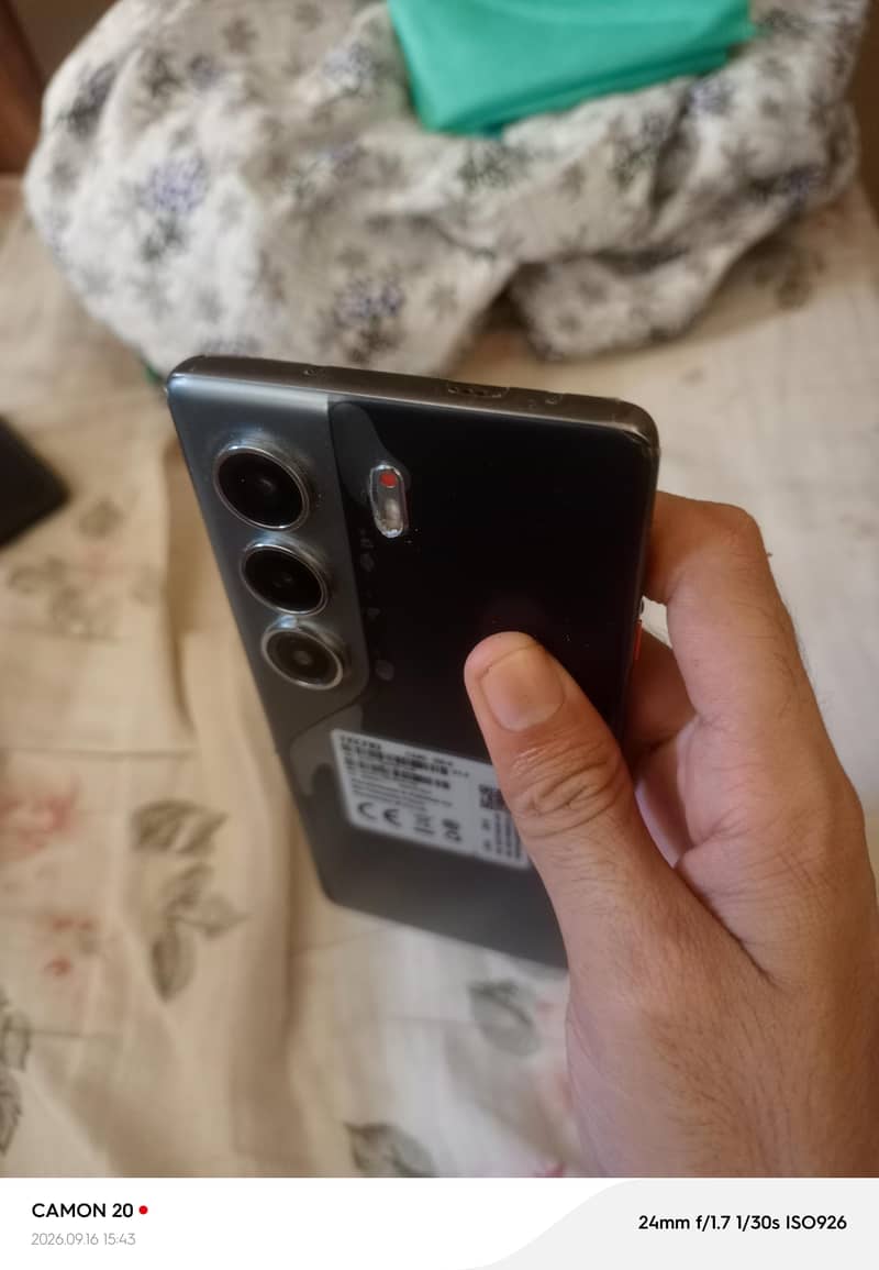 Tecno CAMON 40 Pro 1