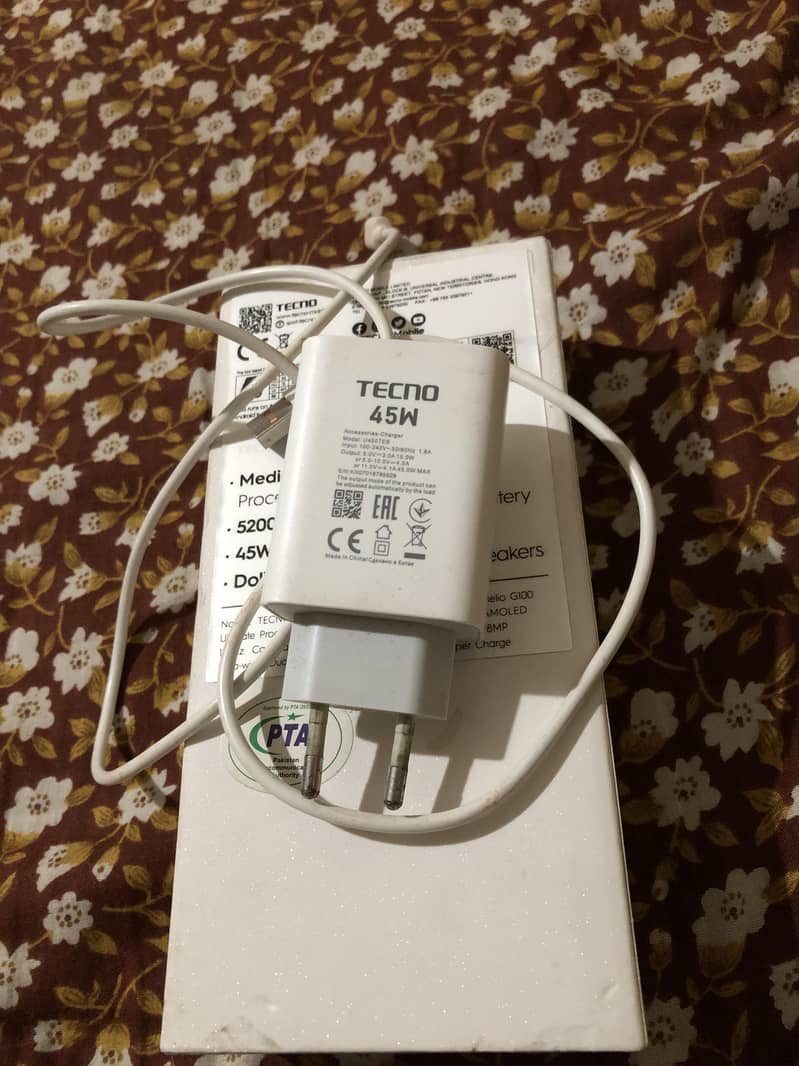 Tecno CAMON 40 Pro 4